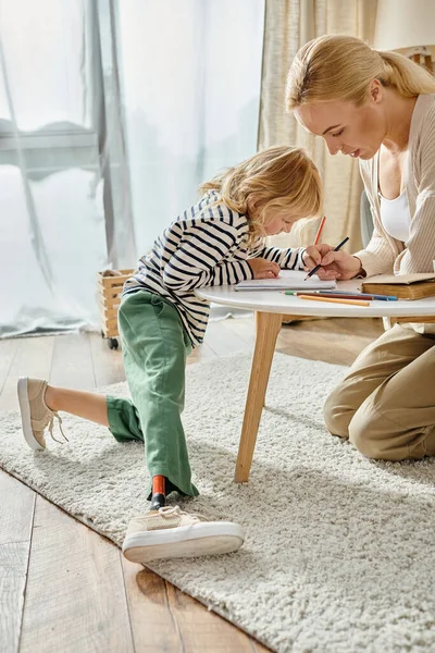 Mother and child with prosthetic leg drawing together on paper with colorful pencils, quality time — Stock Photo