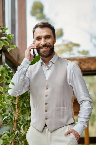 Attractive concentrated leader with beard in sophisticated attire talking by phone, business concept — Stock Photo