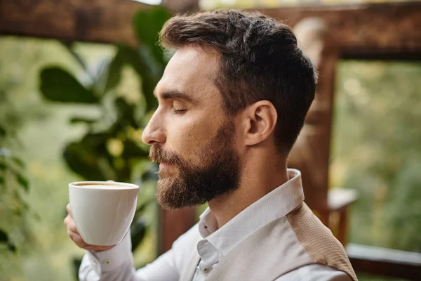 Concentrated handsome business leader with beard with elegant dapper style drinking his coffee — Stock Photo