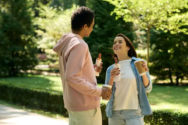 A diverse couple in vibrant attire standing outside engaged in conversation, enjoying each others company. — Stock Photo