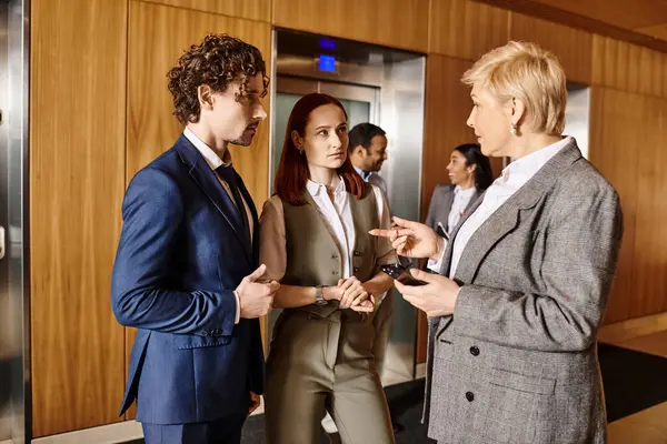 A diverse group of business individuals engaging in teamwork and collaboration in a room. — Stock Photo