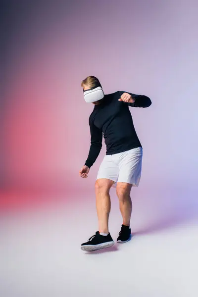 A man in a black shirt and white shorts skillfully balances, wearing vr headset — Stock Photo