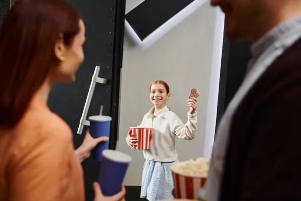 A man and a woman stand smiling in front of a daughter, reflecting their bond and connection. — Stock Photo