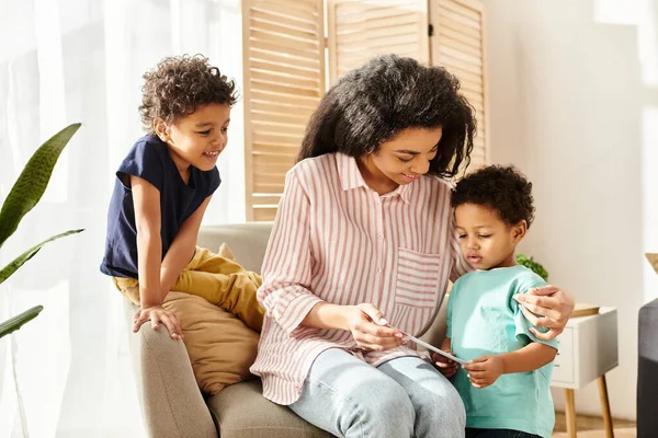 Merry beautiful african american woman receiving postcard for Mothers day from her adorable sons — Stock Photo