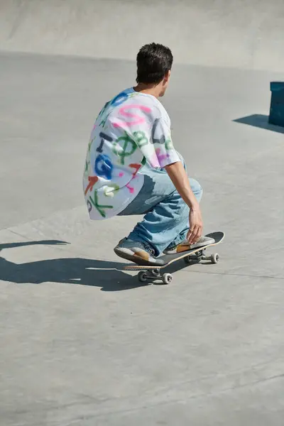 A young skater boy glides down a cement ramp, showcasing skill and fearlessness in a summer skate park session. — Stock Photo