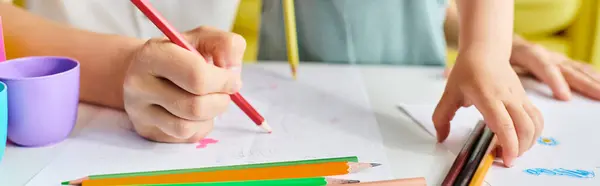 Cropped woman focused on drawing on paper with colorful pencils, engaging in an artistic activity with creativity. — Stock Photo
