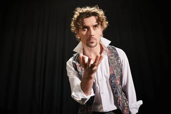 A stylish man with curly hair donning a white shirt and tie. — Stock Photo
