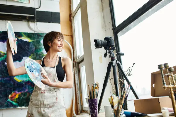 Woman in front of window holds palettes. — Stock Photo