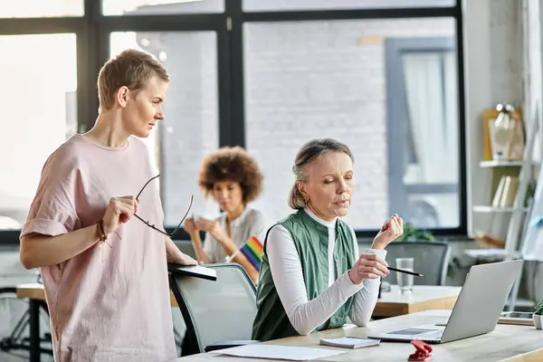 Beautiful diverse businesswomen discussing their project in office. — Stock Photo