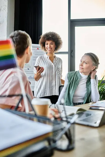 Beautiful diverse businesswomen discussing ideas at desk in modern office. — Stock Photo