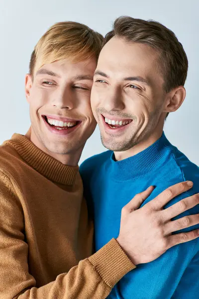 Two smiling men in casual attire hugging each other warmly. — Stock Photo