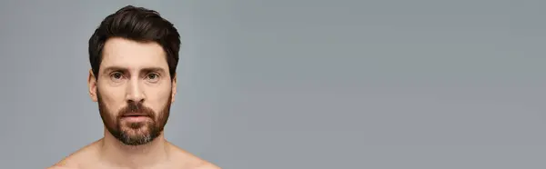 Handsome man with a beard, shirtless, posing confidently — Stock Photo