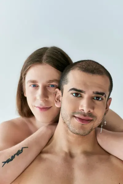 Um casal gay amoroso em uma bela pose. — Fotografia de Stock