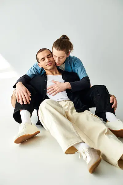 A loving gay couple, two men hugging each other warmly. — Stock Photo