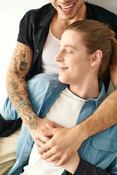 A man tenderly holds his boyfriend in his arms. — Stock Photo
