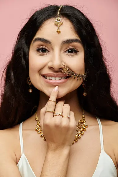 Beautiful indian woman with long hair and gold jewelry striking a pose — Stock Photo