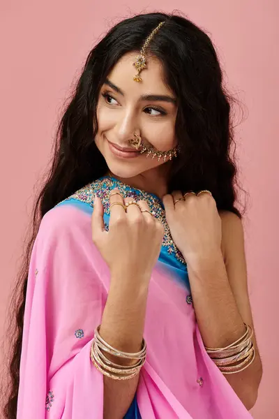 Young indian woman in vibrant pink sari strikes a pose. — Stock Photo