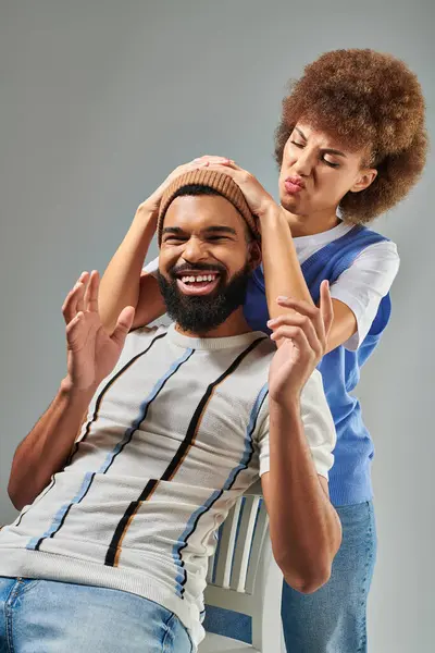 An African American man and woman, showcasing their friendship. — Stock Photo