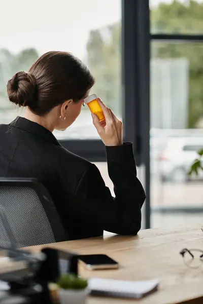 Middle aged woman overwhelmed, pills. — Stockfoto