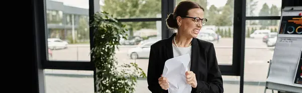 A middle-aged businesswoman with paper in her hands, stress. — Stock Photo