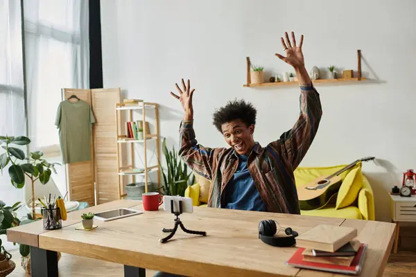 Young African American blogger energetically speaks on camera. — Photo de stock