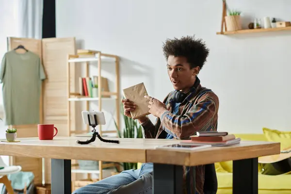 A man sitting at a table engrossed in a book. — Stock Photo