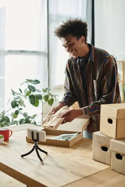 A man opens a box in his home office, vlog. — Fotografia de Stock