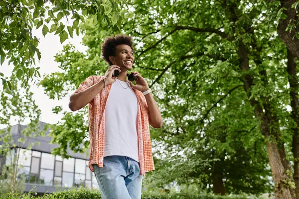 A young african american man in a vibrant park setting. — Stockfoto