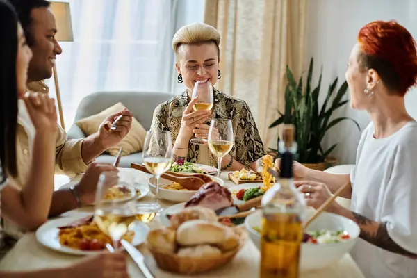 Diverse group of people enjoying a meal together at a table. — Stock Photo