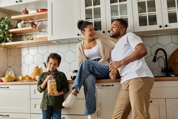 African American family bonding in a cozy kitchen. — Stock Photo