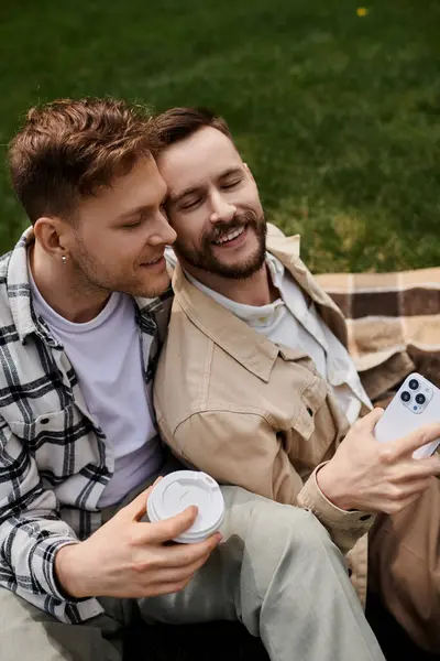 Two men in casual attire enjoying each others company outdoors. — Stock Photo