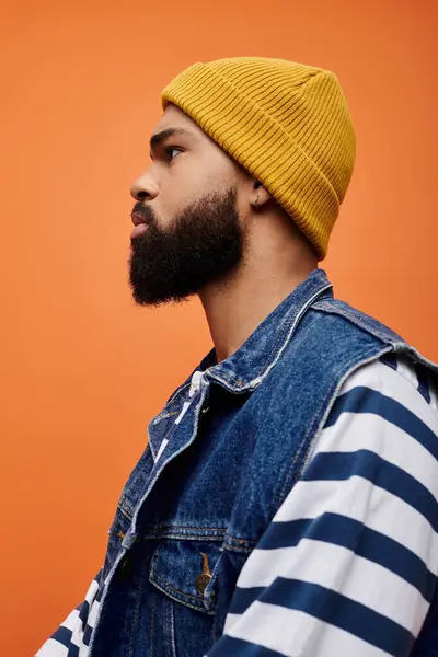 Handsome African American man in fashionable attire poses confidently with a yellow hat on. — Stock Photo
