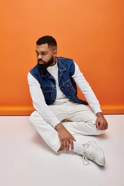 Stylish man sitting in white shoes on the ground — Stock Photo