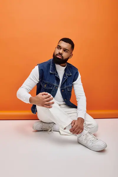 A fashionable African American man with a beard sitting on the floor. — Stock Photo