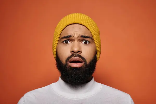 A stylish African American man wearing a yellow hat. — Stock Photo