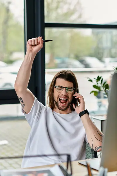Handsome Caucasian businessman talking on cell phone. — Stock Photo