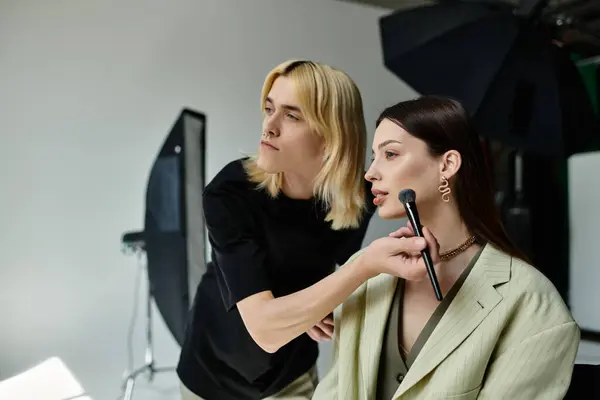 Professional makeup artist enhancing womans beauty with precision and artistry. — Stock Photo