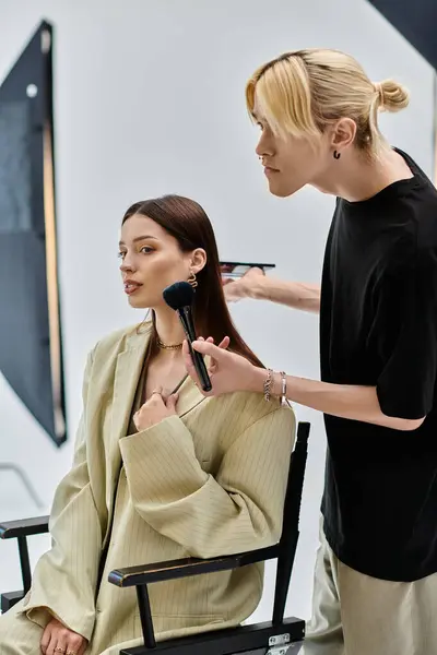 Beautiful woman receives a stylish makeover from a talented male stylist. — Stock Photo