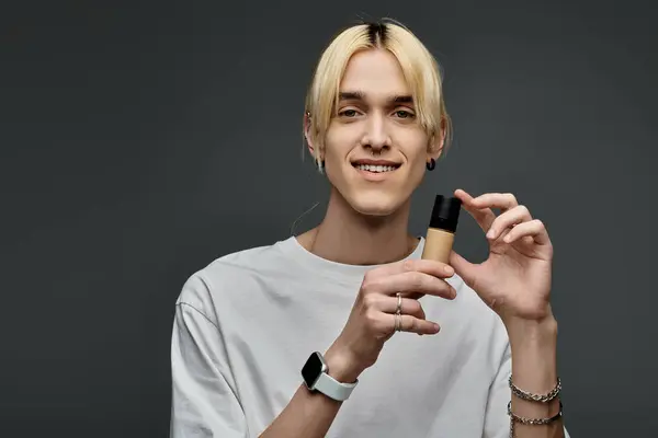 Handsome man with blonde hair playfully holds a highlighter. — Stock Photo
