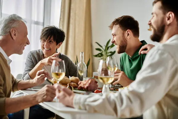 A gay couple enjoys dinner with parents at home. — Stock Photo