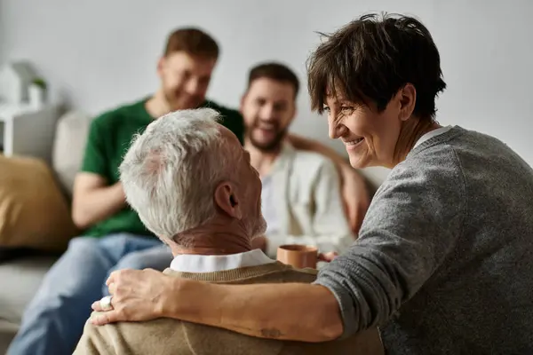 A gay couple meets with parents at home, enjoying a relaxed and comfortable conversation. — Stock Photo