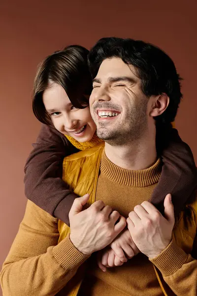 A father and his son share a loving embrace, both smiling brightly. — Stock Photo