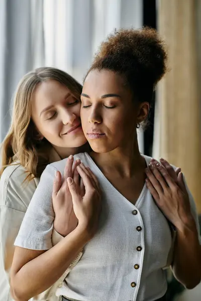 A lesbian couple embraces in their home, radiating love and warmth. — Stock Photo