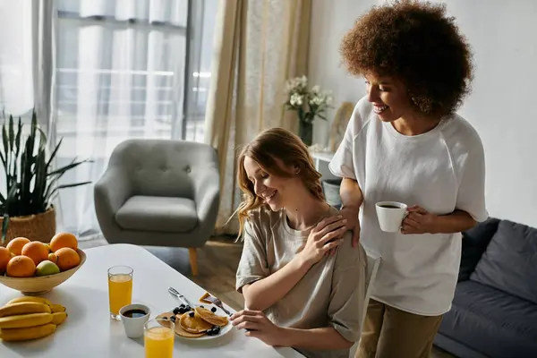 A lesbian couple enjoys a cozy breakfast together at home. — Stock Photo