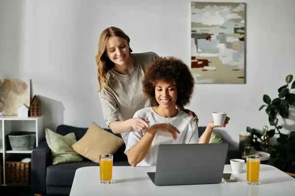 A diverse lesbian couple spends a cozy afternoon together at home. — Stock Photo