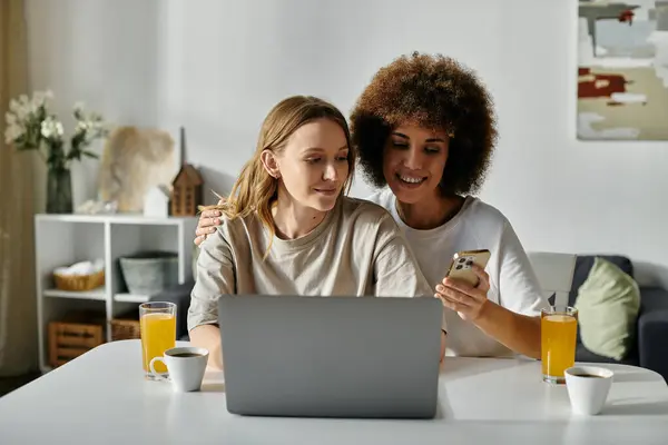 A lesbian couple enjoys a relaxing afternoon at home, sharing a laugh and a moment together. — Stock Photo
