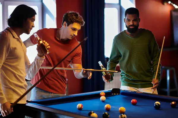 Friends play billiards in a casual setting. — Stock Photo