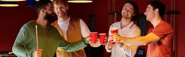 Friends enjoy a night out playing pool, laughing, and sharing drinks. — Stock Photo