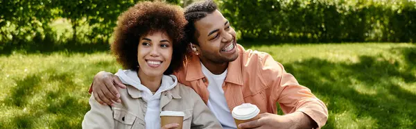 A happy African American couple enjoys a sunny day. — Stock Photo