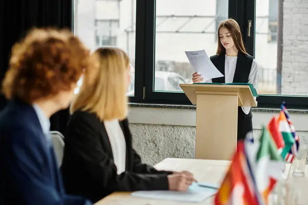 Teenagers engage in a simulated UN debate. — Stock Photo
